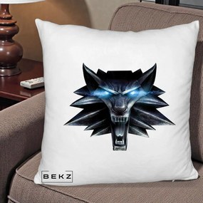 Perna Decorativa The Witcher Wolf Head, 40x40 cm, Alb Pufos, Husa Detasabila, Perna Inclusa, BEKZ®