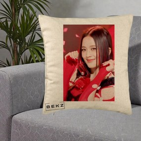 Perna Personalizata K-pop BLACKPINK Jisoo Rosu, 40x40 cm, Bej, Husa Detasabila, Perna Inclusa, BEKZ®