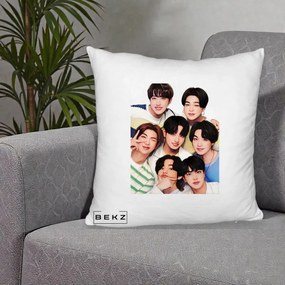 Perna Personalizata K-pop BTS Bangtan Boys Portret Grup Fanart, 40x40 cm, Alb Pufos, Husa Detasabila, Perna Inclusa, BEKZ®