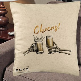 Perna Decorativa Halloween Cheers Schelete cu Bere, 40x40 cm, Bej, Husa Detasabila, Perna Inclusa, BEKZ®