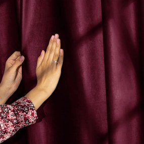 Draperie burgundy dimout (semi-opacă) din catifea 140x245 cm Pleat – Restilo