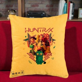 Perna Personalizata K-pop HUNTRX Trio 3D cu Pisica Fulgere, 40x40 cm, Galben, Husa Detasabila, Perna Inclusa, BEKZ®