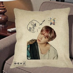 Perna Personalizata K-pop BTS J-Hope Par Roz Autograf, 40x40 cm, Crem, Husa Detasabila, Perna Inclusa, BEKZ®