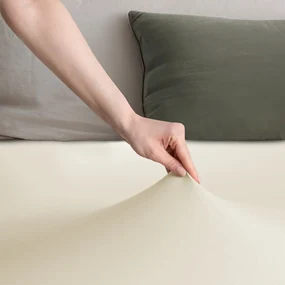 Cearceaf bej din jerseu cu elastic 90x200 cm Amber – Restilo