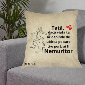 Cadou pentru Tata - Perna Personalizata Tata Supererou Nemuritor, 40x40 cm, Crem, Husa Detasabila, Perna Inclusa, BEKZ®
