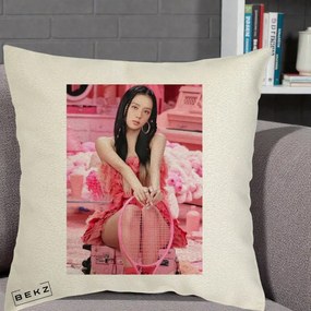 Perna Personalizata K-pop BLACKPINK Jisoo Pink Room, 40x40 cm, Ecru, Husa Detasabila, Perna Inclusa, BEKZ®