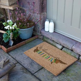 Covoraș de intrare din fibre de nucă de cocos 40x60 cm Welcome Sausage Dog – Artsy Doormats
