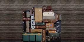 Tapet STACKED SUITCASES, HEAP