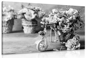Tablou garoafă roz romantică într-o atingere vintage în design alb-negru