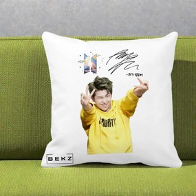Perna Personalizata K-pop BTS RM Namjoon Hanorac Galben Autograf, 40x40 cm, Alba Mata, Husa Detasabila, Perna Inclusa, BEKZ®