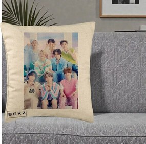 Perna Personalizata K-Pop Grup Foto Pasteluri cu 8 Artisti, 40x40 cm, Bej, Husa Detasabila, Perna Inclusa, BEKZ®