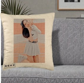 Perna Personalizata K-pop BLACKPINK Nayeon/Jisoo Tenis Alb, 40x40 cm, Bej, Husa Detasabila, Perna Inclusa, BEKZ®