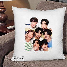 Perna Personalizata K-pop BTS Bangtan Boys Portret Grup Fanart, 40x40 cm, Alb Pufos, Husa Detasabila, Perna Inclusa, BEKZ®