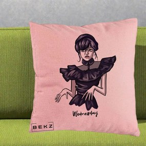 Perna Personalizata Wednesday Addams Dans Gotic, 40x40 cm, Roz, Husa Detasabila, Perna Inclusa, BEKZ®