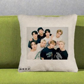 Perna Personalizata K-pop Stray Kids Foto Grup Text, 40x40 cm, Bej Canapea, Husa Detasabila, Perna Inclusa, BEKZ®