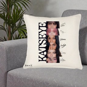 Perna Personalizata K-pop KATSEYE Semnaturi Membre Foto, 40x40 cm, Crem Reliefat, Husa Detasabila, Perna Inclusa, BEKZ®