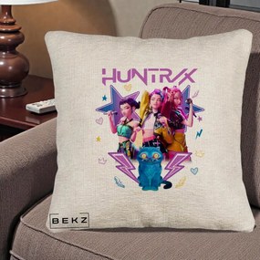 Perna Personalizata K-pop HUNTRX Trio 3D cu Pisica Fulgere, 40x40 cm, Bej Canapea, Husa Detasabila, Perna Inclusa, BEKZ®