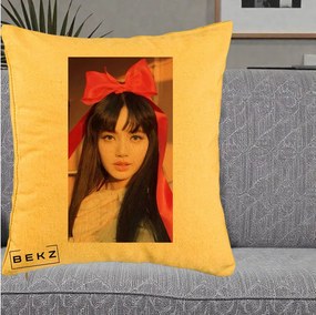 Perna Personalizata K-pop BLACKPINK Rose cu Funda Rosie, 40x40 cm, Galben, Husa Detasabila, Perna Inclusa, BEKZ®