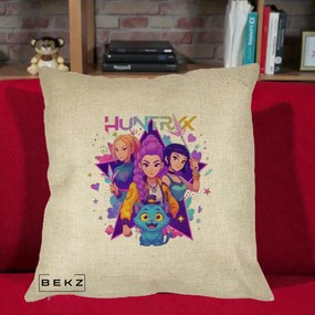 Perna Personalizata K-pop HUNTRX Trio cu Pisica Stele, 40x40 cm, Crem, Husa Detasabila, Perna Inclusa, BEKZ®