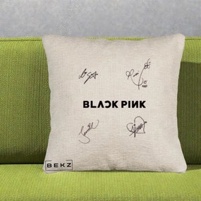 Perna Personalizata K-pop BLACKPINK Tinute Negre Grup Simplu, 40x40 cm, Bej Canapea, Husa Detasabila, Perna Inclusa, BEKZ®