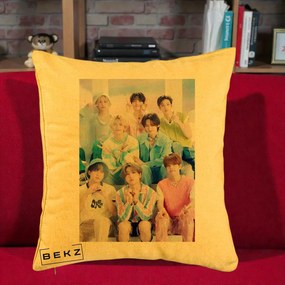 Perna Personalizata K-Pop Grup Foto Pasteluri cu 8 Artisti, 40x40 cm, Galben, Husa Detasabila, Perna Inclusa, BEKZ®