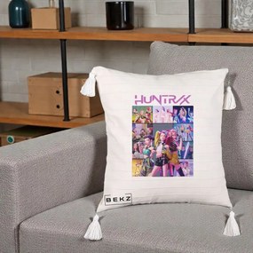 Perna Personalizata K-pop HUNTRX Colaj Animat Foto Grup, 40x40 cm, Bej cu Franjuri, Husa Detasabila, Perna Inclusa, BEKZ®