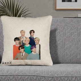 Perna Personalizata K-pop BTS Fotografie Grup Tinute Elegante, 40x40 cm, Bej Canapea, Husa Detasabila, Perna Inclusa, BEKZ®
