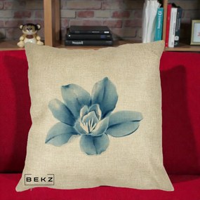 Perna Decorativa Magnolie Albastra Acuarela, 40x40 cm, Crem, Husa Detasabila, Perna Inclusa, BEKZ®