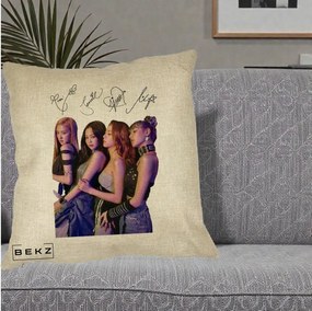 Perna Personalizata K-pop BLACKPINK Fotografie Grup Autografe Deasupra, 40x40 cm, Crem, Husa Detasabila, Perna Inclusa, BEKZ®
