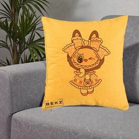 Perna Personalizata Labubu Lolita Roz cu Dantela, 40x40 cm, Galben, Husa Detasabila, Perna Inclusa, BEKZ®