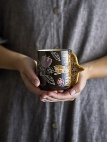 Set 4 cești din ceramică artizanală, multicolor, pictate manual cu motive florale, cu toartă sculptată în formă de pasăre, 8,5x9,5 cm, „Vivielle"