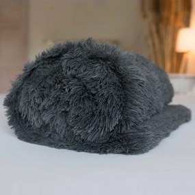 Deka s dlouhým vlasem