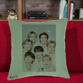 Perna Personalizata K-pop BTS Foto Grup Cute cu Animatii si 7 Membrii, 40x40 cm, Verde, Husa Detasabila, Perna Inclusa, BEKZ®