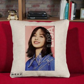 Perna Personalizata K-pop BLACKPINK Lisa cu Semnatura, 40x40 cm, Bej Canapea, Husa Detasabila, Perna Inclusa, BEKZ®