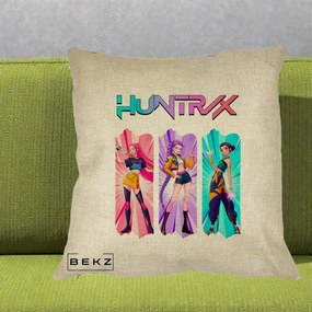 Perna Personalizata K-pop HUNTRX Trio cu Pisica in Benzi, 40x40 cm, Crem, Husa Detasabila, Perna Inclusa, BEKZ®