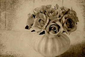 Tablou trandafiri în vază în design sepia