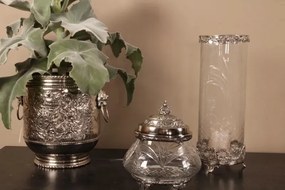 Suport lumânare din alamă și sticlă lucrată manual, argintiu, tip hurricane, cu bordură filigranată, aspect vintage, finisaj antichizat, 45 x 21 cm,