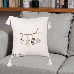 Perna Decorativa Ciorapi de Craciun pe Ramura, 40x40 cm, Bej cu Franjuri, Husa Detasabila, Perna Inclusa, BEKZ®