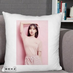 Perna Personalizata K-pop BLACKPINK Lisa Roz, 40x40 cm, Alb Pufos, Husa Detasabila, Perna Inclusa, BEKZ®