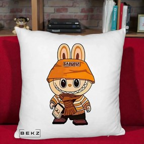 Perna Personalizata Labubu Streetwear Portocaliu, 40x40 cm, Alb Pufos, Husa Detasabila, Perna Inclusa, BEKZ®