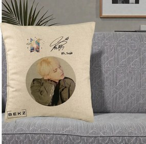 Perna Personalizata K-pop BTS Suga Portret cu Autograf, 40x40 cm, Bej, Husa Detasabila, Perna Inclusa, BEKZ®