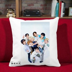 Perna Personalizata K-pop Stray Kids Foto Grup Bleu, 40x40 cm, Alba Mata, Husa Detasabila, Perna Inclusa, BEKZ®
