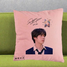 Perna Personalizata K-pop BTS Jin Portret Tinuta Albastra Autograf, 40x40 cm, Roz, Husa Detasabila, Perna Inclusa, BEKZ®