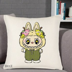 Perna Personalizata Labubu Galben cu Mere si Salopeta, 40x40 cm, Crem Reliefat, Husa Detasabila, Perna Inclusa, BEKZ®