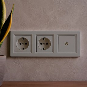 Priză Nova III cu două prize împământate, cu priză TV și cadru gri