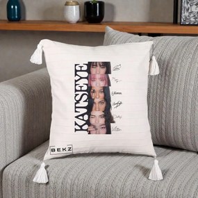 Perna Personalizata K-pop KATSEYE Semnaturi Membre Foto, 40x40 cm, Bej cu Franjuri, Husa Detasabila, Perna Inclusa, BEKZ®