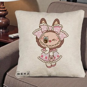 Perna Personalizata Labubu Lolita Roz cu Dantela, 40x40 cm, Bej Canapea, Husa Detasabila, Perna Inclusa, BEKZ®
