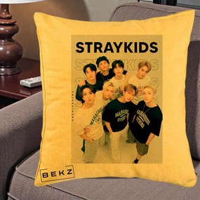 Perna Personalizata K-pop Stray Kids STRAYKIDS Alb-Negru cu Foto Grup, 40x40 cm, Galben, Husa Detasabila, Perna Inclusa, BEKZ®