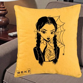 Perna Personalizata Wednesday cu Panza de Paianjen, 40x40 cm, Galben, Husa Detasabila, Perna Inclusa, BEKZ®