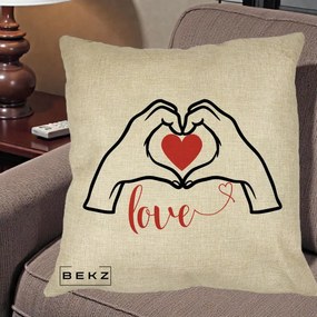 Perna Decorativa Love Maini Inima cu Inscriptie Love Rosu, 40x40 cm, Crem, Husa Detasabila, Perna Inclusa, BEKZ®